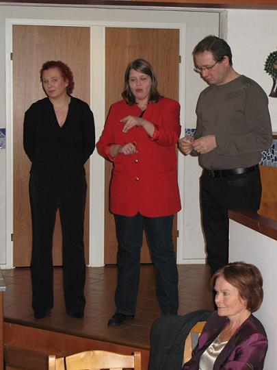 75.hommeli_esitetaan_tuolla.jpg
